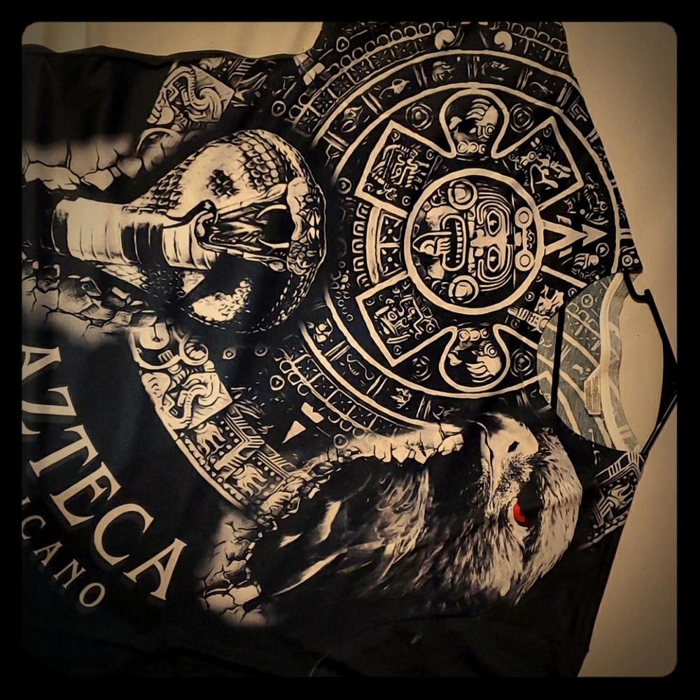 XL Aztec t shirt